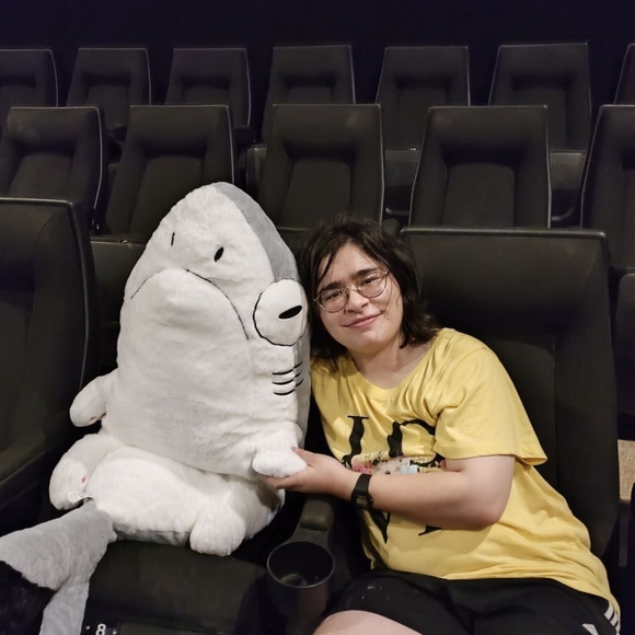 Meet your Posher, Kaitlin - Picture 3 of 5